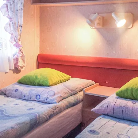 Camping Stacaravan In Retowo 4