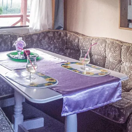 Stacaravan In Retowo 4 Kemping