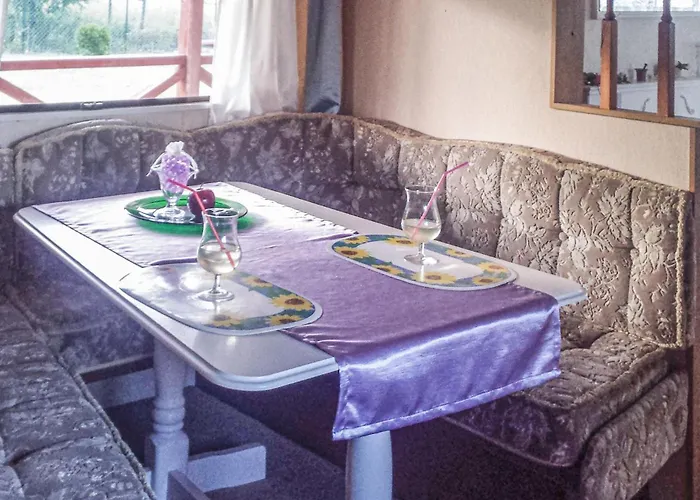 Stacaravan In Retowo 4 Camping